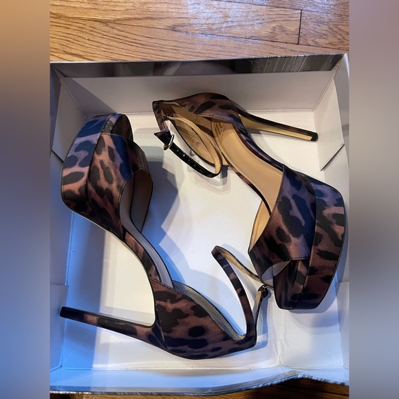 Jennifer Lopez JLO Women's High Heels Shoes Size 8.5 New With Box leopard print - Picture 6 of 14